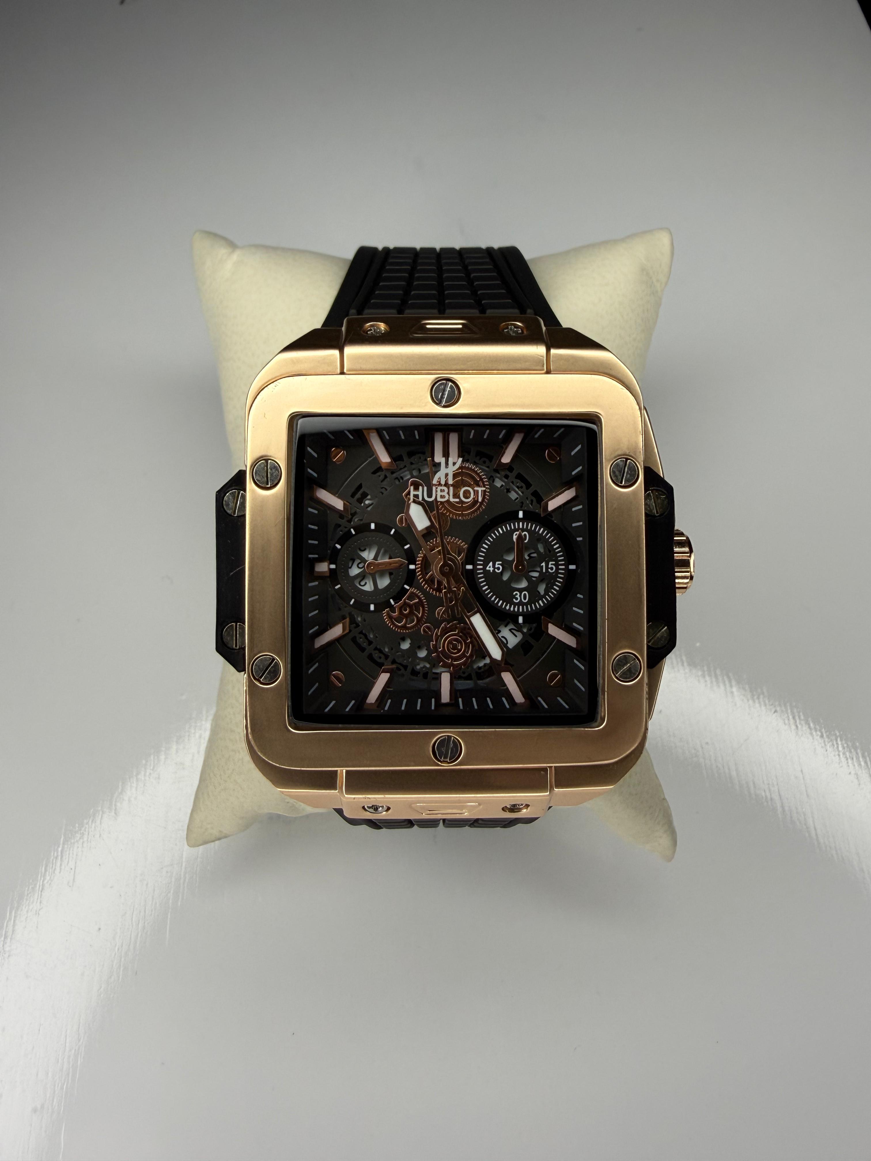HB-L0T CARA NEGRA PULSO SILICONA GOLD BISEL